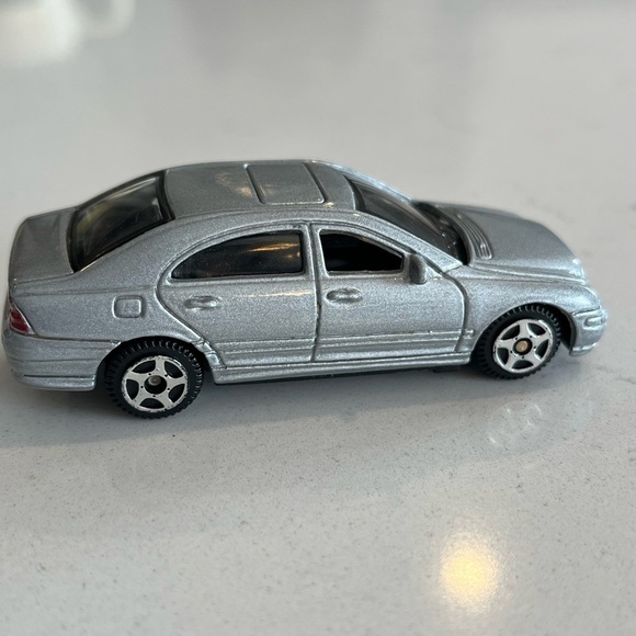 4/20$ Diecast Car MotorMax #6066 C-320 MERCEDES-BENZ CLASSE C 1/64 argent - Picture 2 of 5